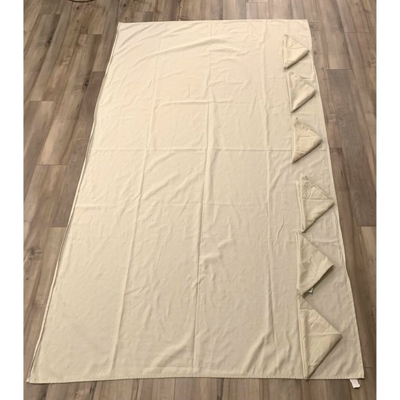 Kate Spade New York  Silver/Grey "Larabee Dot" Tablecloth 58"x99" and 6 Napkins - Picture 2 of 15